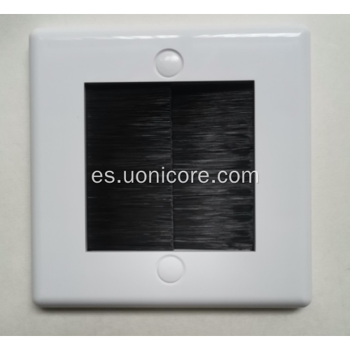 Placa frontal de pared con entrada de cables de cepillo blanco con cerdas